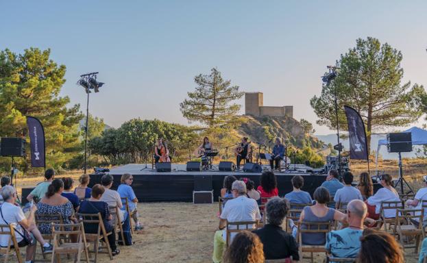 María Rodés y Martín García embrujan en el inicio de la edición 'indie' del festival Música en Segura