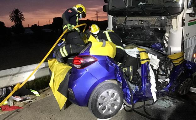 Fallece un joven de 23 años de Pulpí tras una colisión entre un turismo y un camión en la A-350