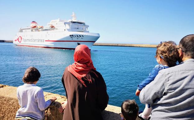 El puerto comienza las jornadas de mayor afluencia de pasajeros del Paso del Estrecho