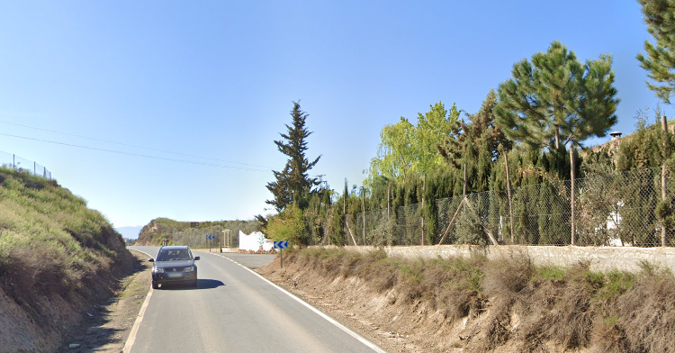 Evacuado en helicóptero un joven tras el choque entre un coche y un tractor en Benalúa