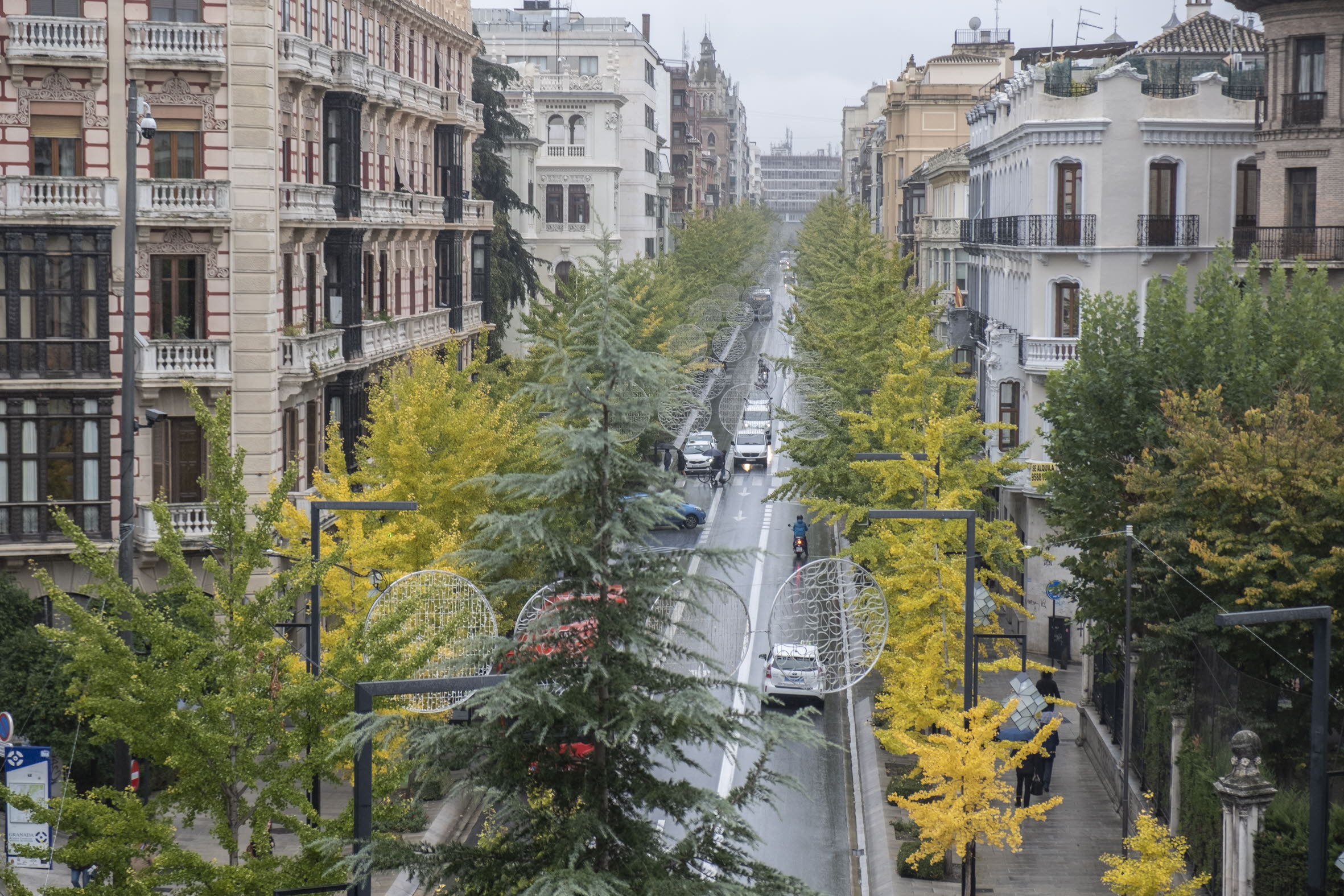 Un corte del suministro deja a varias viviendas del Centro de Granada sin agua