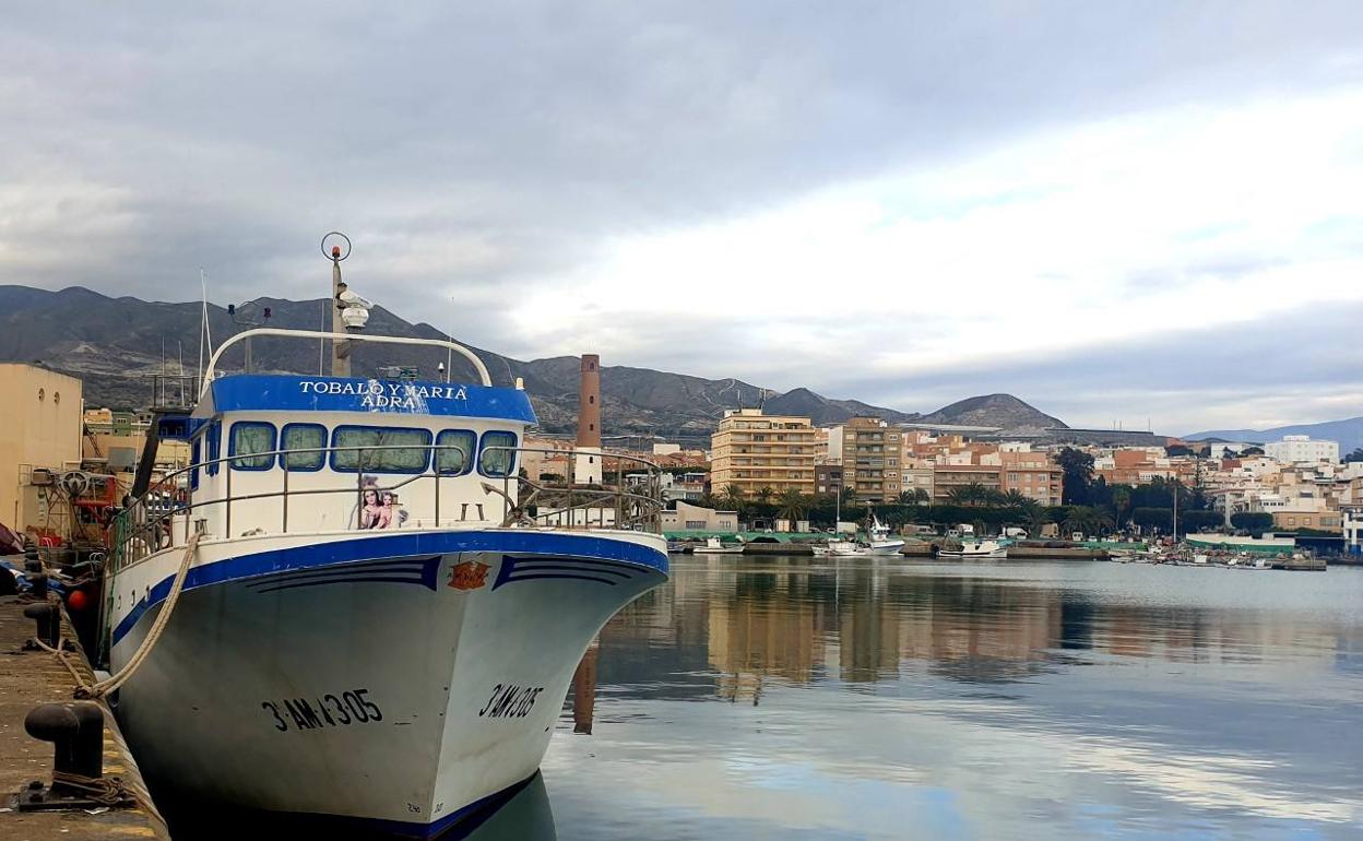 SOS de los pescadores de Adra al presidente de la Junta de Andalucía