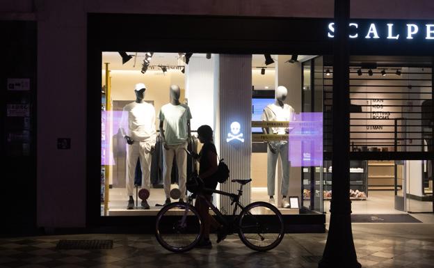 Incertidumbre y sorpresa en los comercios de Granada ante la nueva ley energética