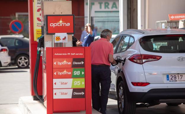 El precio del combustible roza niveles previos a los 20 céntimos de descuento