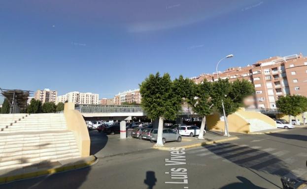 Detenido un hombre por agredir con unas tijeras a otro en el parque del Generalife