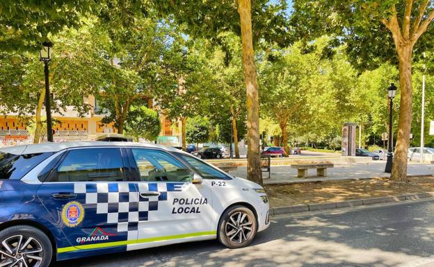 Exculpan del delito de atentado a la alemana que se bañó desnuda en una fuente de Granada