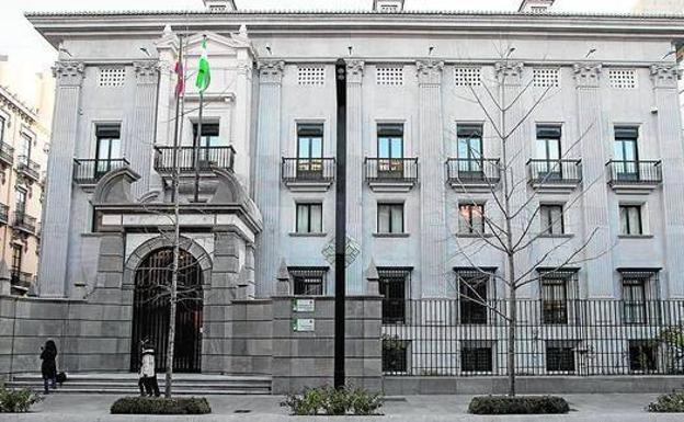 Piden cárcel y multas millonarias para cuatro hombres tras ser sorprendidos descargando hachís en Albuñol