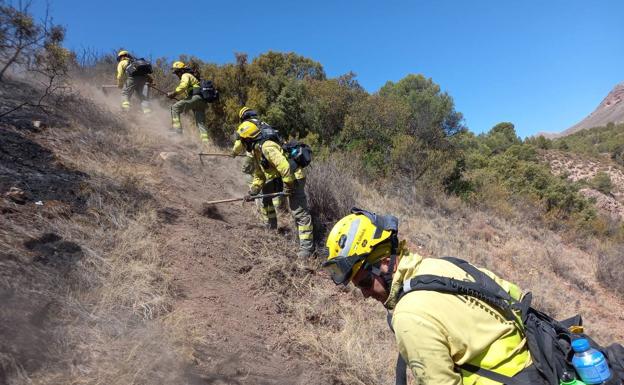 Continúan trabajando para controlar el incendio declarado en Jódar
