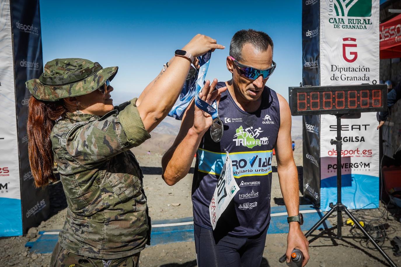 500 corredores dan la talla en la «carrera más dura del mundo» celebrada en Granada