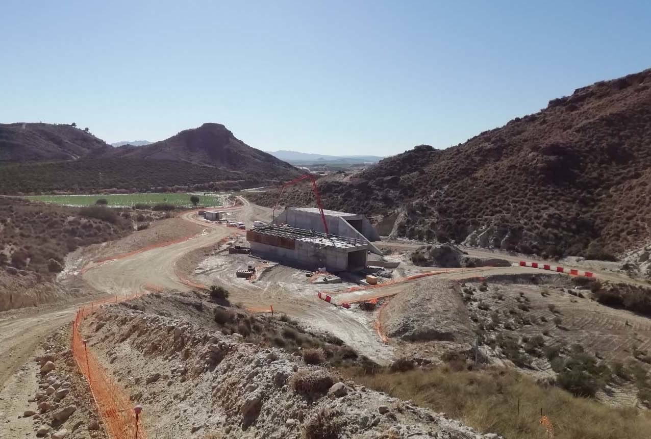 Los empresarios, molestos por el lento ritmo de las obras del AVE en Almería