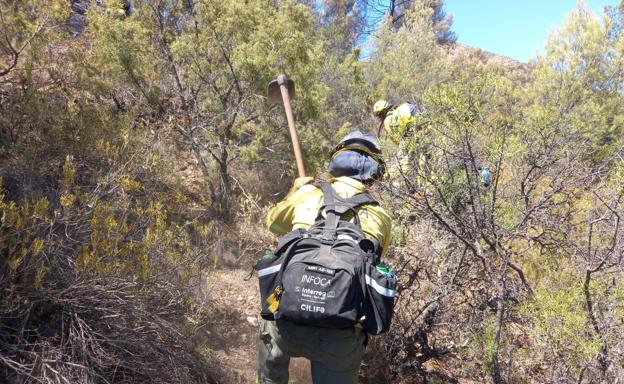 El Infoca da por controlado el incendio en Jódar