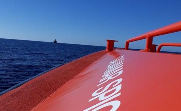 Rescatan una patera con once personas a bordo cerca de la costa de Carboneras