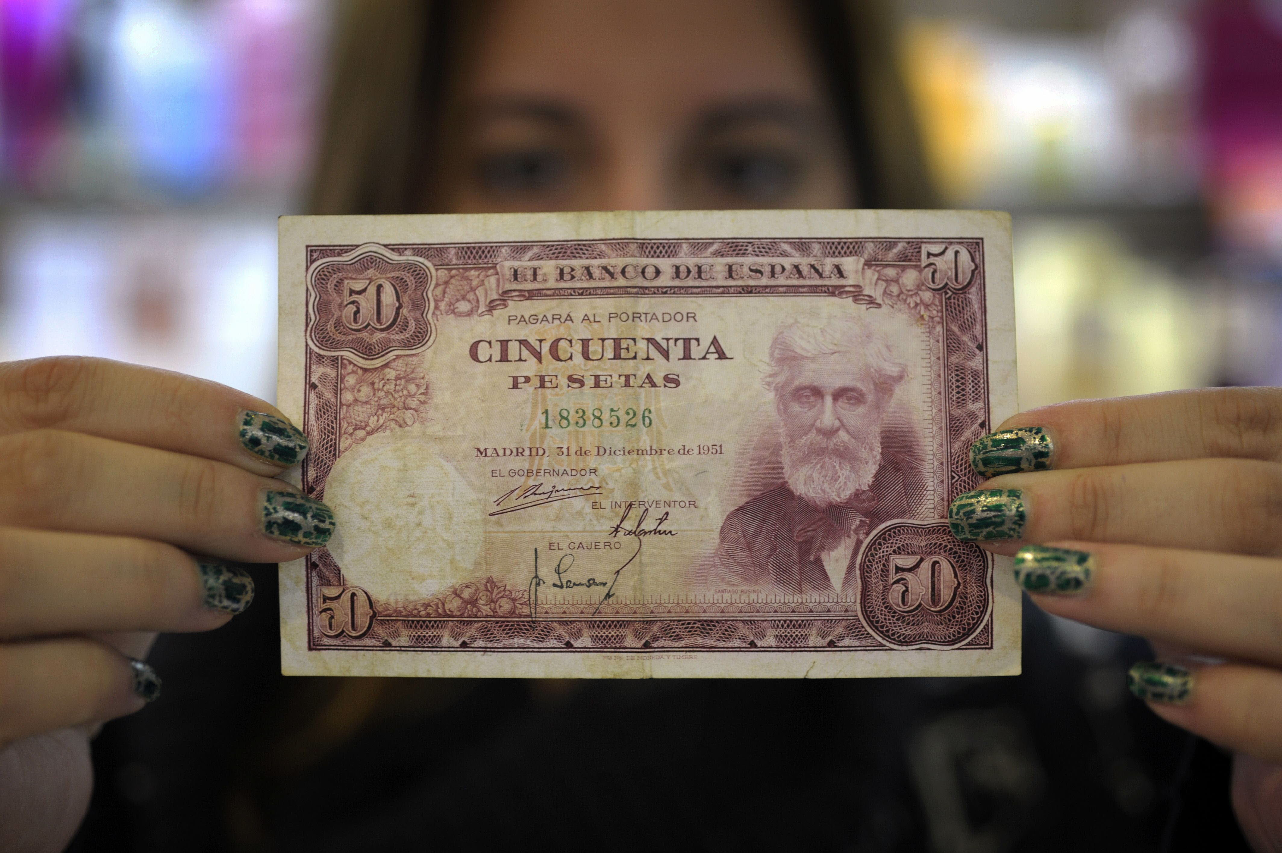 Mira bien si tienes alguno de los billetes de peseta que valen miles de euros en subastas