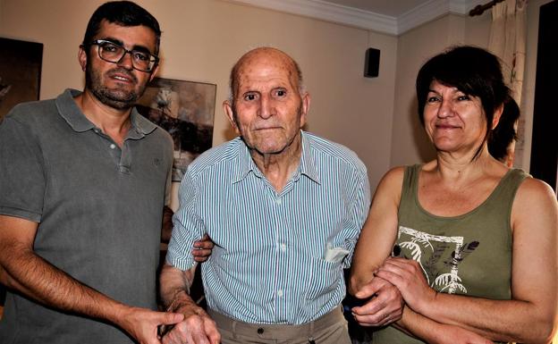 Cádiar rendirá homenaje al nonagenario músico de cuerda y compositor Domingo 'El Molinero'