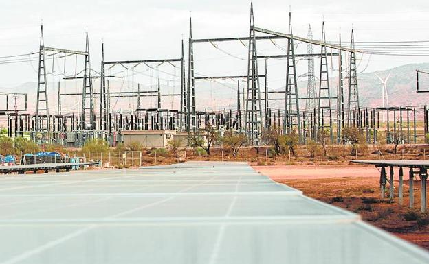 La industria andaluza reduce el consumo de electricidad un 42% en lo que va de año