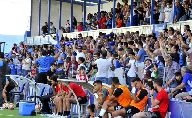 Al menos dos autocares azulillos se preparan ya para viajar a Salamanca