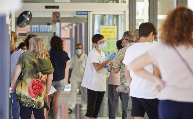 Los centros de salud, otra vez desbordados por la falta de profesionales