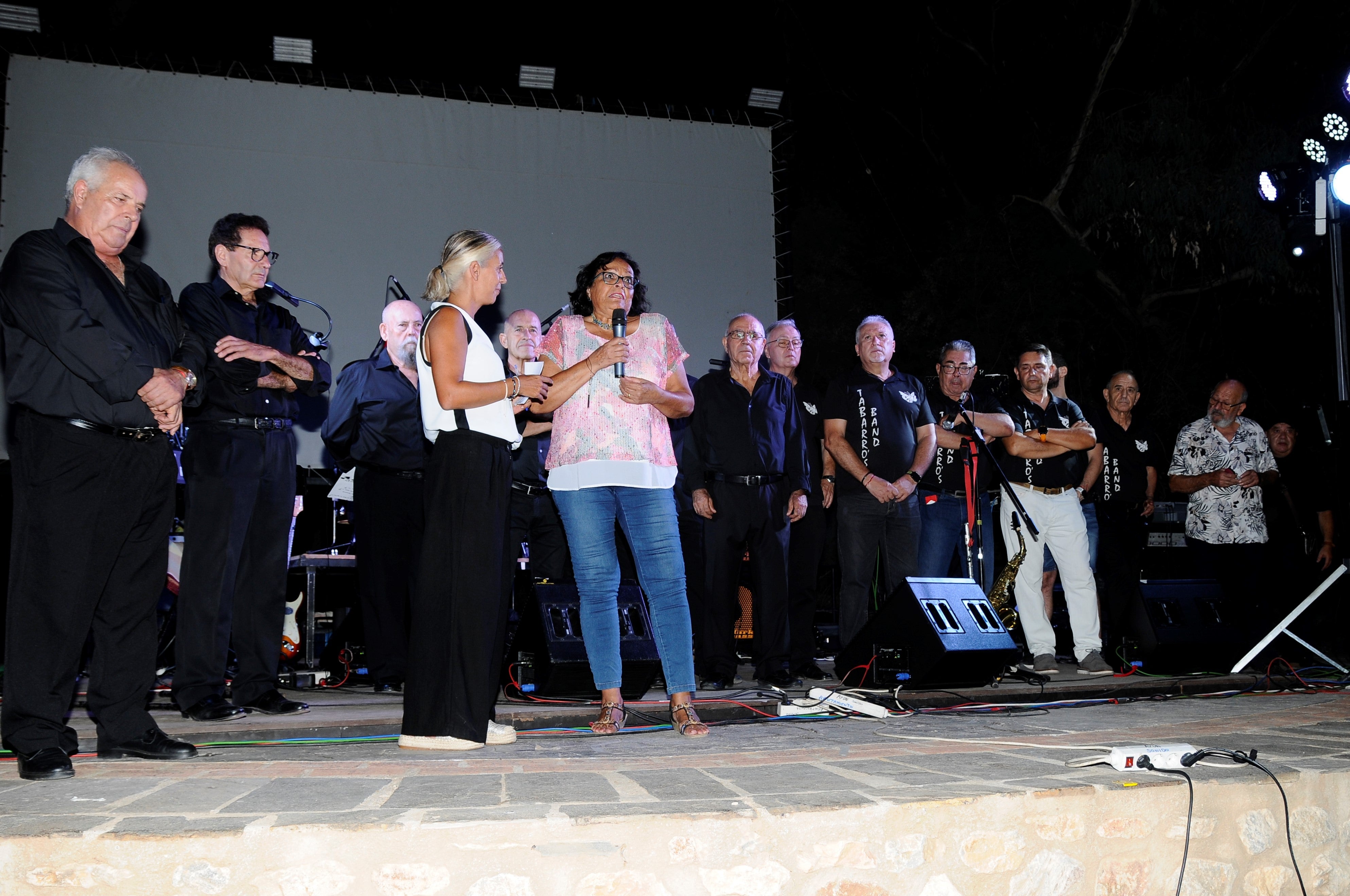 Varias orquestas homenajean en Lanjarón al cantante 'El Toti', fallecido a los 72 años