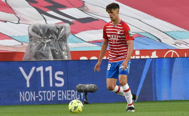 El Linares no puede mejorar su oferta y se le escapa el defensa Pepe Sánchez