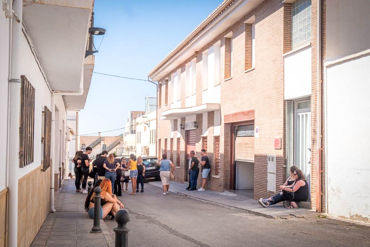 La ira vecinal desatada en Íllora deja cinco viviendas asaltadas y cuatro vehículos destrozados