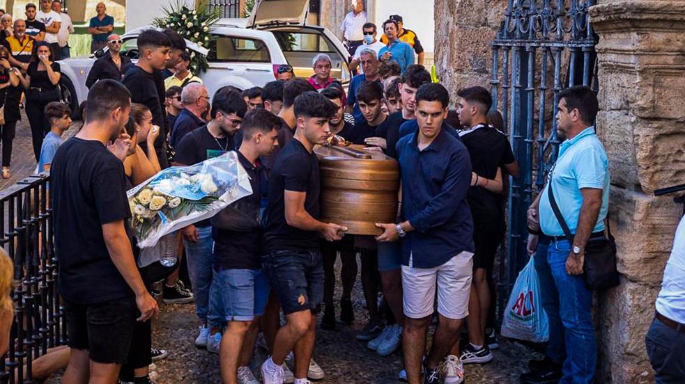 Vuelven a Íllora las familias cuyas viviendas fueron asaltadas: «Se han comprometido a ser ejemplares»