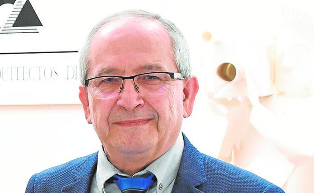 Luis Cano: «Es una lástima que se pierda el edificio de Correos, el único ejemplo de brutalismo de Almería»