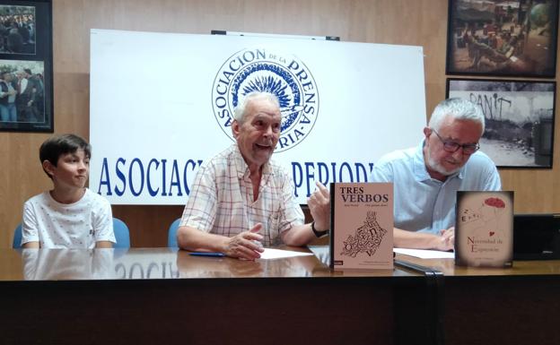 Juan Teruel reúne sus artículos de IDEAL en dos libros