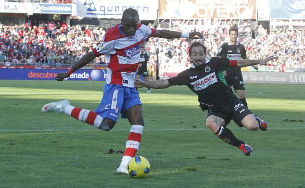Granada y Racing, dos históricos con trayectorias encontradas