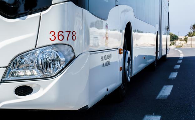 La capital refuerza las conexiones en bus de los barrios con el recinto ferial