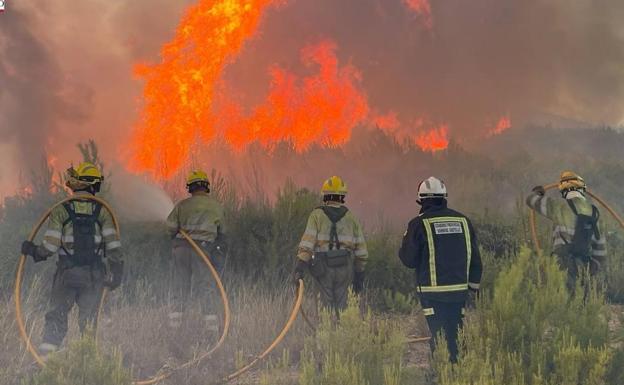 Imputado por causar un incendio de 70 hectáreas tras tirar en el monte las brasas de la barbacoa