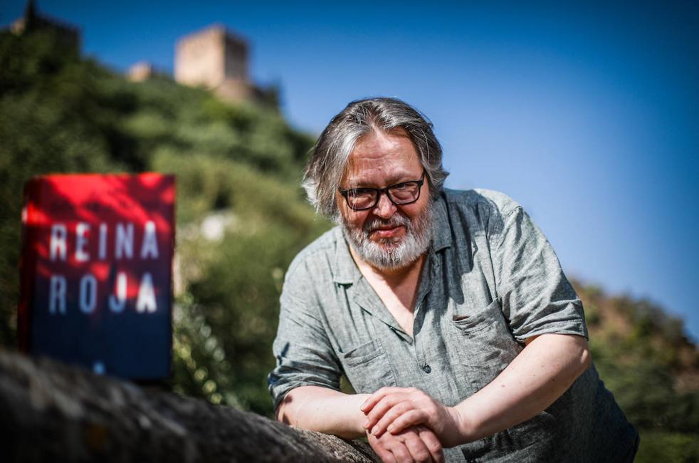 La serie 'Reina Roja' se escribe en Granada: «Es lo más parecido al fenómeno de 'Juego de Tronos' en España»