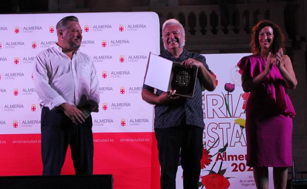 Un pregón cargado de anécdotas musicales invita a vivir la Feria más esperada de todas