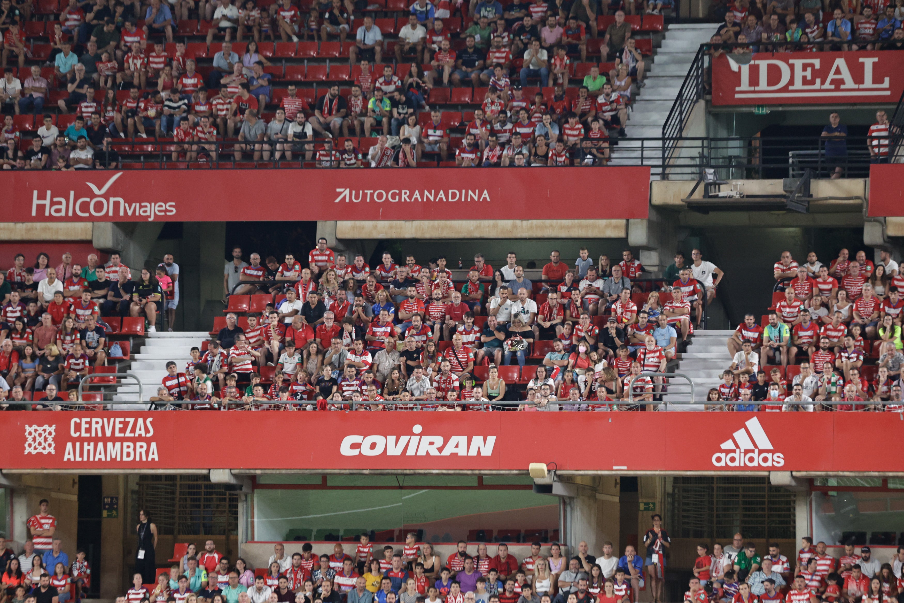 Encuéntrate en la grada del Granada-Racing