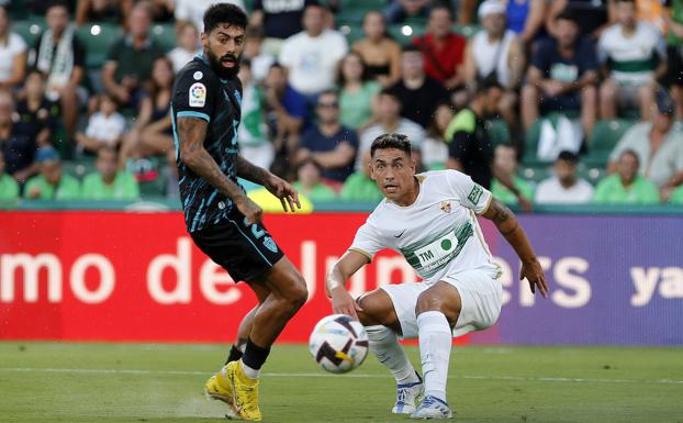 El Almería suma en Elche su primer punto de la temporada