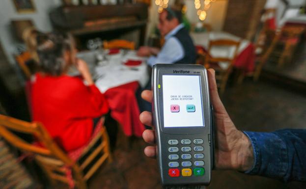 El aviso del Banco de España para pagar con tarjeta: ¿hay que pedir copia?