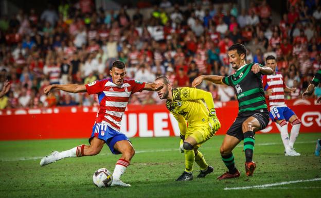 Un Granada en formación pero con una amplia gama de registros