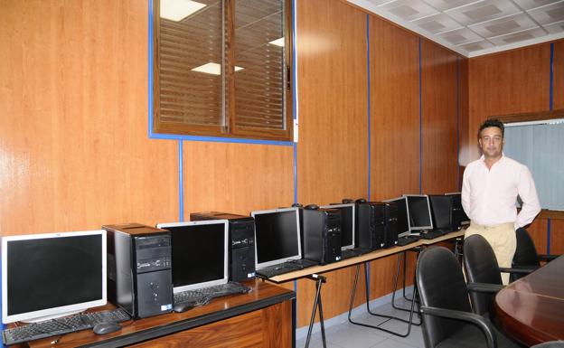 Una empresa de La Alpujarra regalará una docena de ordenadores a familias necesitadas de Órgiva