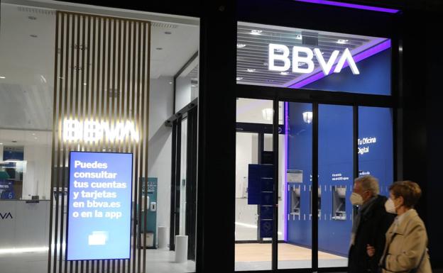 Aviso del BBVA a sus clientes tras las vacaciones: llega una nueva forma de pagar con tarjeta