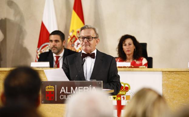 Un recuerdo a los héroes de la lucha contra «el despotismo, la tiranía y el absolutismo»