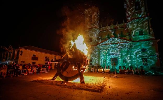 La Quema del Penas llena las fiestas de Santa Fe de calor e ilusión
