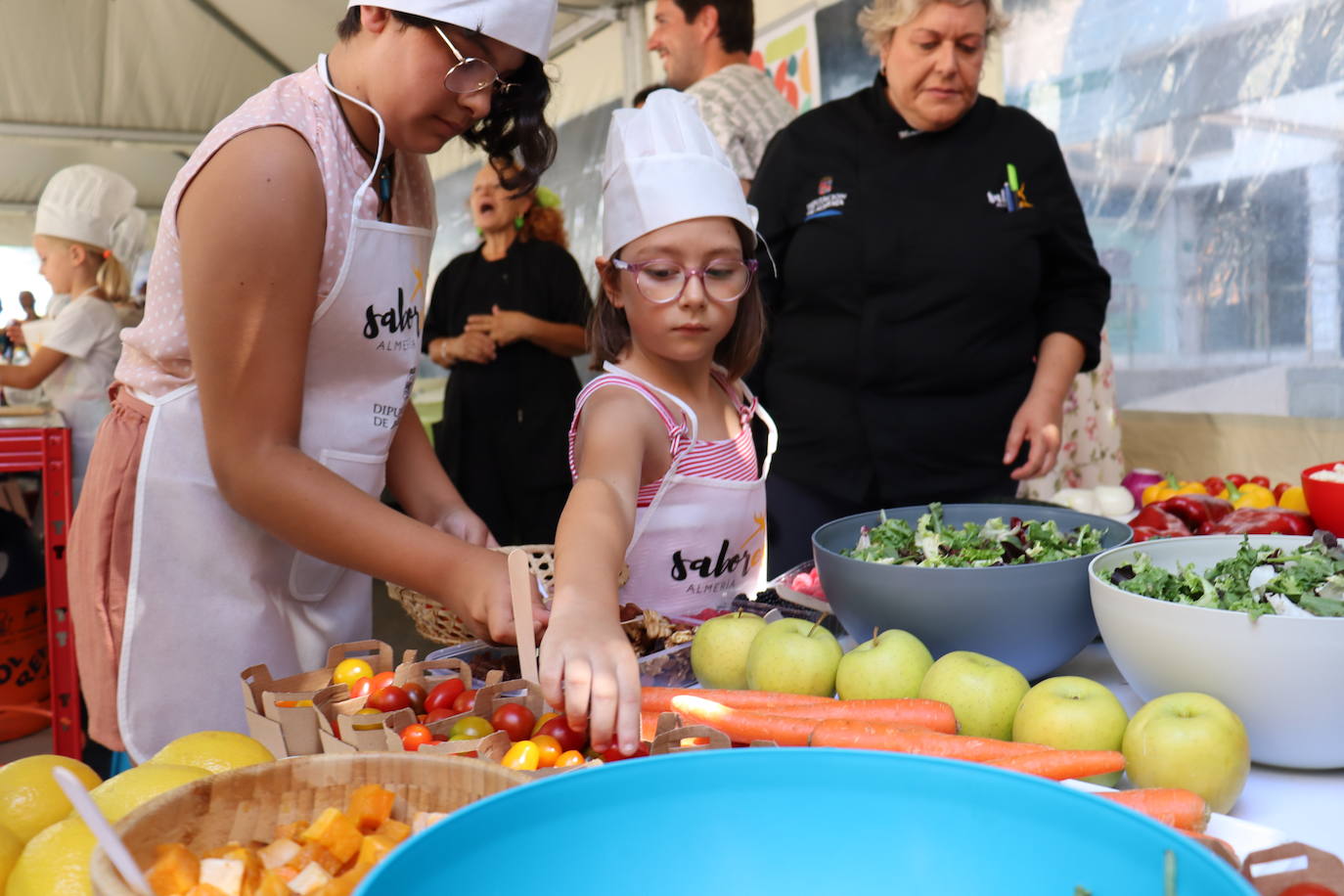Minichefs en busca de la mejor ensalada arcoíris