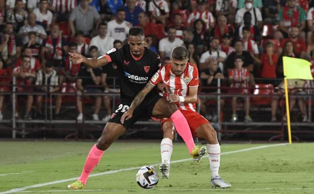 El Almería logra la primera victoria de la temporada