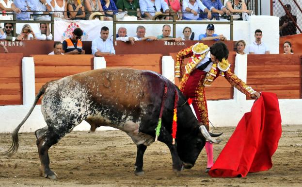 Puerta grande para Rafaelillo y Curro Díaz en un día con el corazón para Manolete