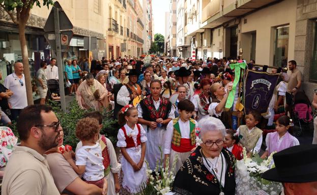 La Virgen del Mar vuelve a recibir las flores de los almerienses