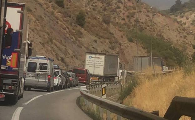 Largas retenciones en Jaén en la A-44, a la altura de Campillo de Arenas