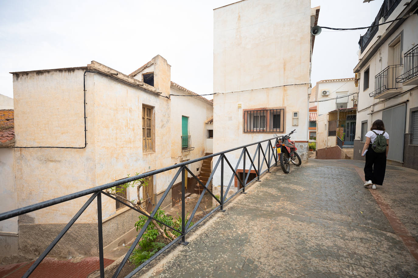 «No abro la puerta a los desconocidos, vivo sola y los okupas han robado en otras casas»
