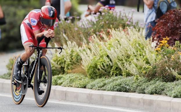 Evenepoel vuela en la crono y encarrila la Vuelta