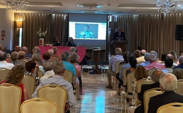 Puerta grande del cirujano Fernando Carbonell, en el pregón de Amigos Taurinos de Almería