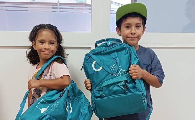 La Fundación 'la Caixa' ayuda a 138 menores vulnerables para la 'vuelta al cole' en Granada