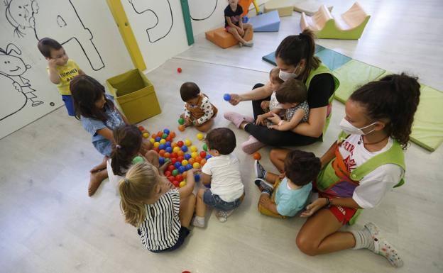 Más de 8.400 niños en Almería inician el curso en las guarderías infantiles